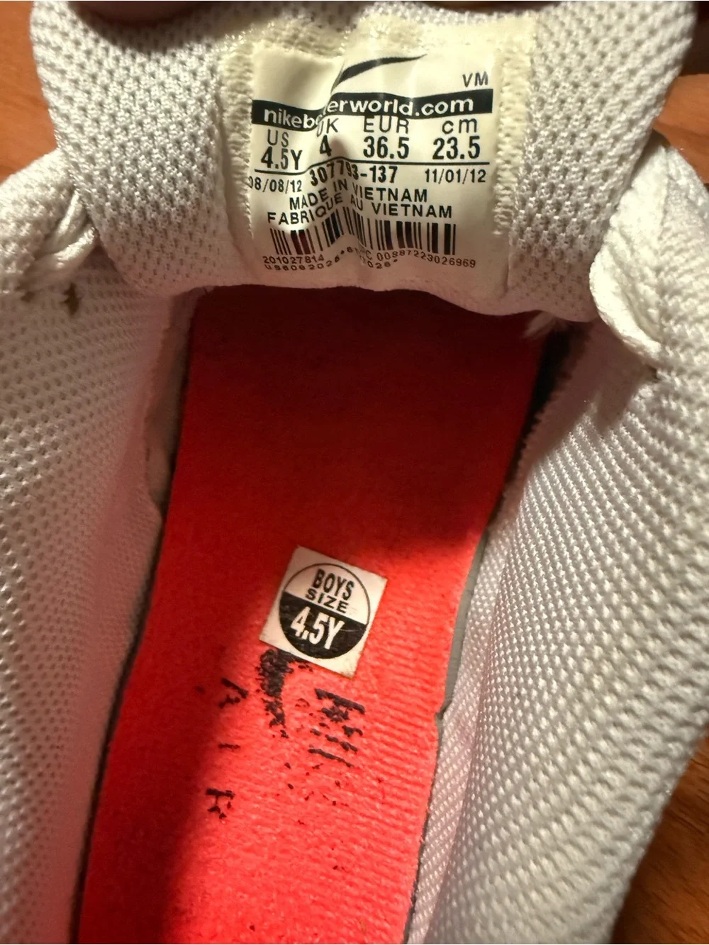 Nike Kids White, Black and Red Low-Top Sneakers